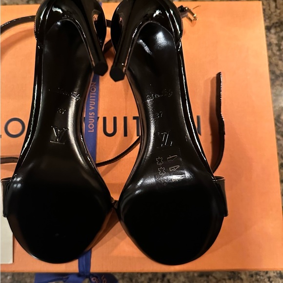 Louis Vuitton Pattern Print LV Monogram Patent Leather Sandals, never worn. - Picture 12 of 16